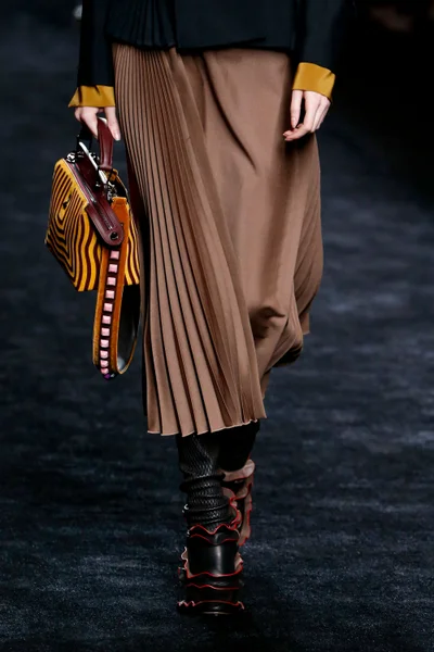 Look 75